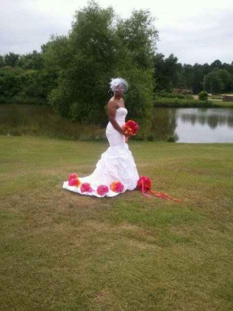 I'm Married.....Mrs. Spratt Checking In....Non Pro Pictures..Very Heavy.... **cake pics added pg 6**