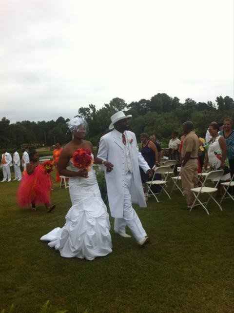 I'm Married.....Mrs. Spratt Checking In....Non Pro Pictures..Very Heavy.... **cake pics added pg 6**