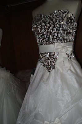 China's hottest new fashion trends - IN BRIDAL STORES, NOW!! (my pics!)