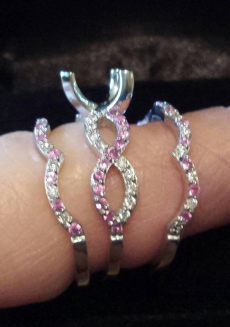 looking for ladies opinions on engagment rings, im shopping for my gf and will be proposing soon
