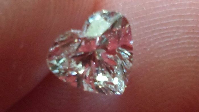 looking for ladies opinions on engagment rings, im shopping for my gf and will be proposing soon
