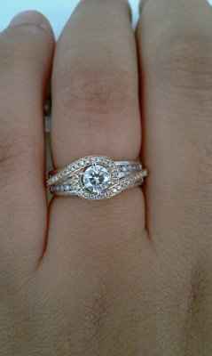 Alright ladies! Let's see those gorgeous rings...