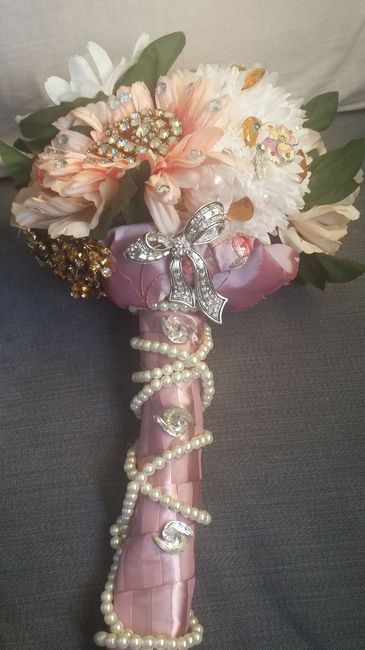 DIY - Brooch Bouquet with silk roses