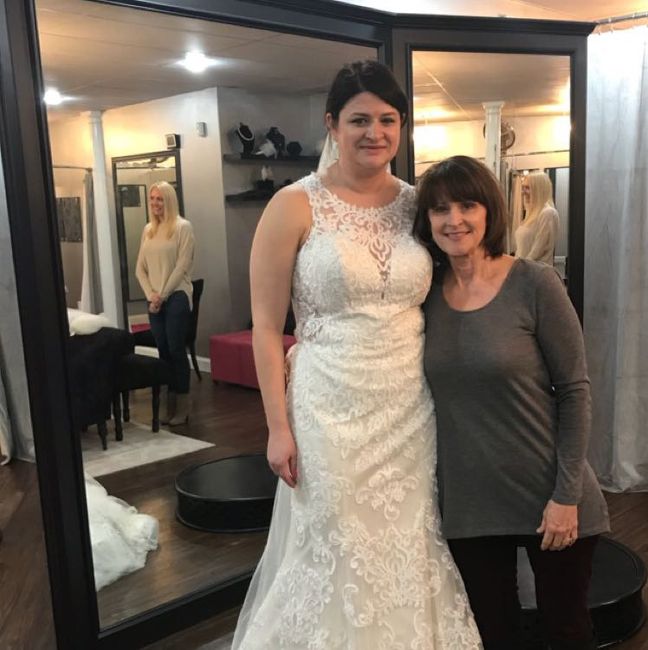 How early did you start looking at wedding dresses? - 1