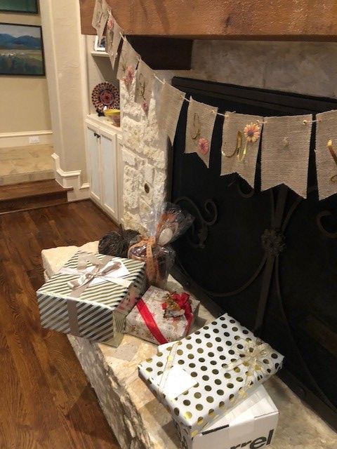 Banner & Gifts