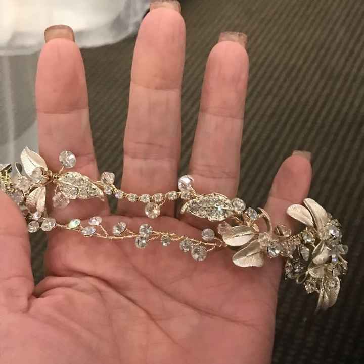 Let's talk wedding hair combs!