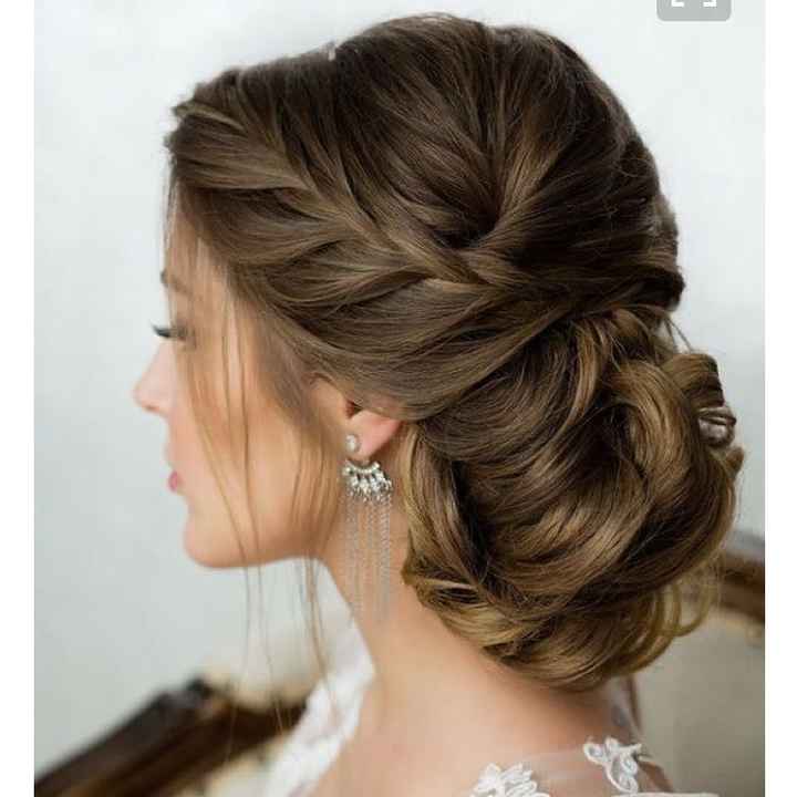 hairstyle with fingertip/elbow length veil