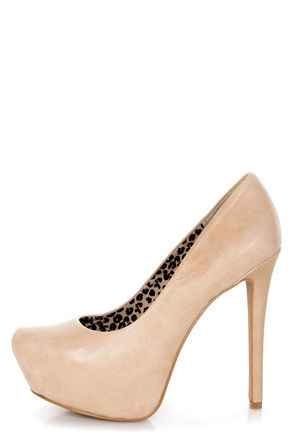 What is everyone wearing to their bridal showers?!?