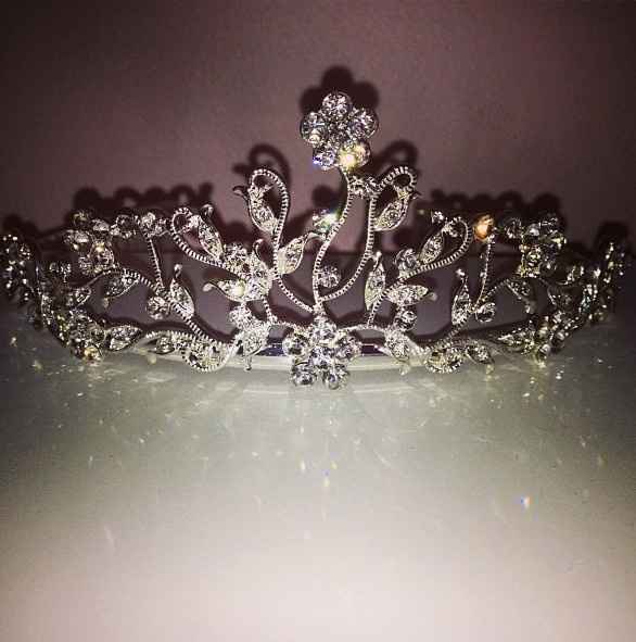 Let's see those hair accessories!