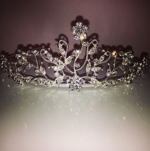 Let's see those hair accessories!
