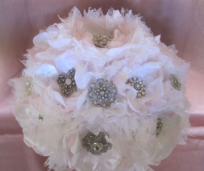 Brooch bouquet anyone?! *photo*