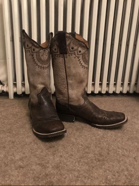 Cowboy take me away! Show off your cowboy boots - 1