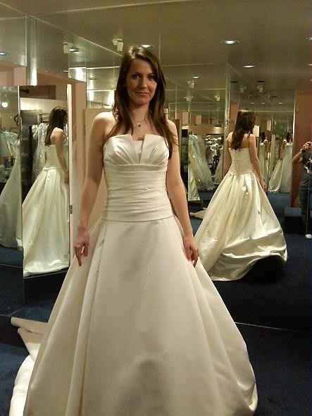 Show me your veil/dress