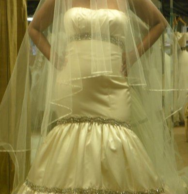I NEED TO CHOOSE A DRESS BY TOMORROW HELP!!!!!!!