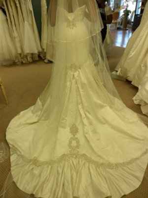 I NEED TO CHOOSE A DRESS BY TOMORROW HELP!!!!!!!