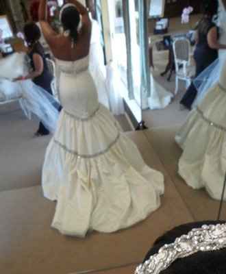 I NEED TO CHOOSE A DRESS BY TOMORROW HELP!!!!!!!