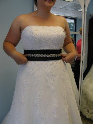 Pics!!!! I've got shoes, got the gown, garter, and the centerpieces!