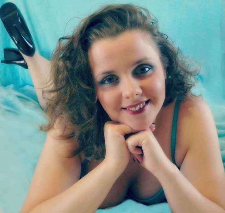 Anyone Feel Comfortable Sharing A Boudoir Pic or Two??