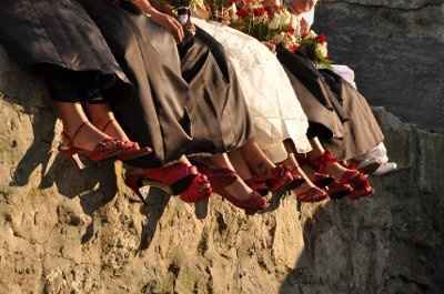 Yay the wedding pictures are in all 2,000 of them!!