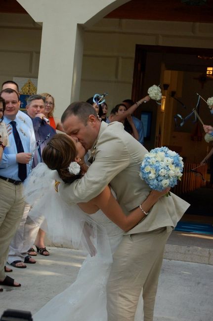 Here it is ladies... BACK & MARRIED! *Non pro pics!*