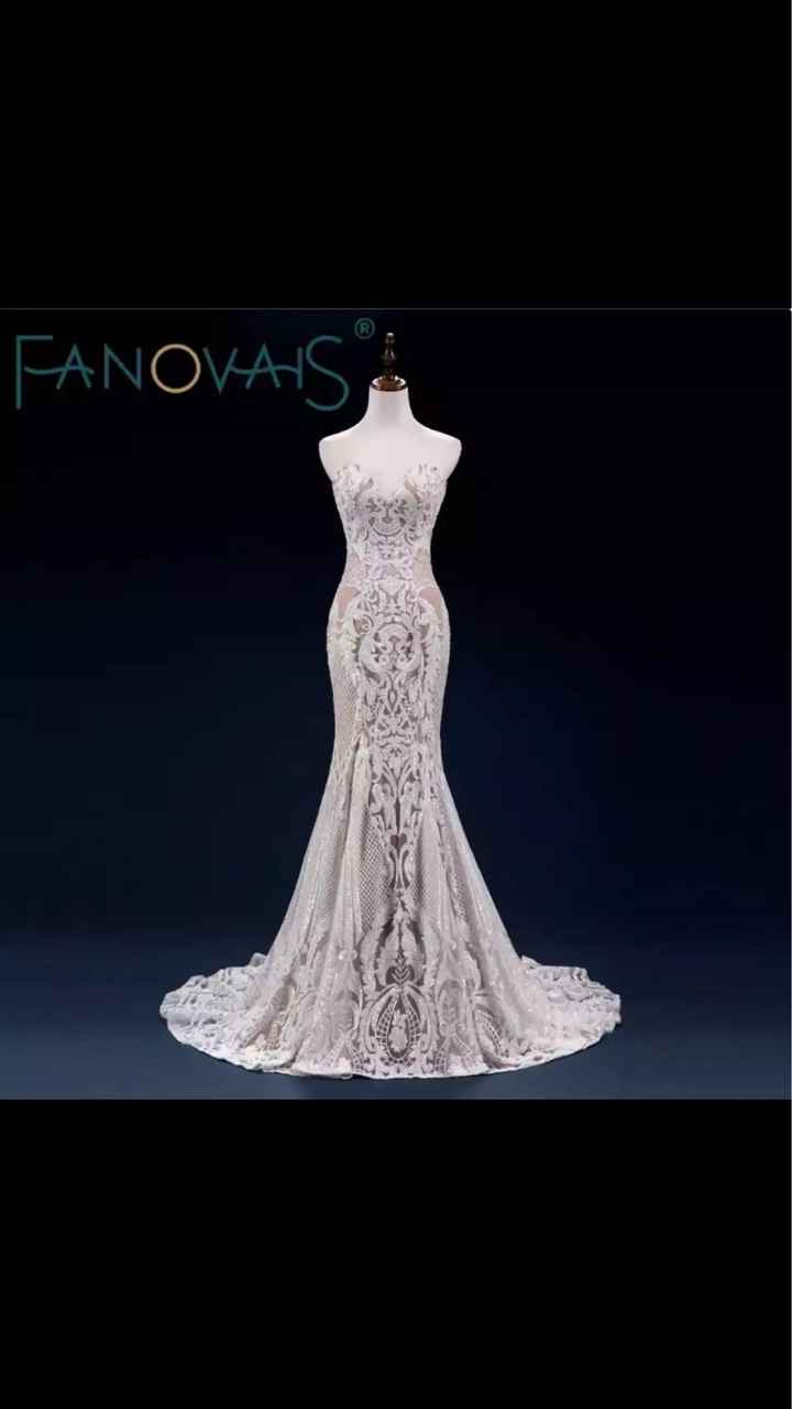 Who is wearing a 2nd dress? - 1