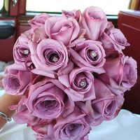 Help. I want this color for my bouquet but I don't know the name of it. Do you know?? Picture includ