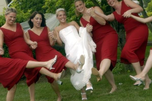 I'm goin' to the chapel and I'm gonna get married. Start spreading the news ladies.