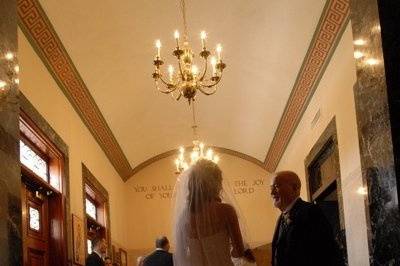 This proud papa took one last proud look at her daughter before presenting her to another man.