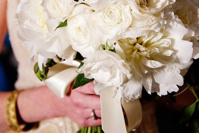 Neutral Spring Bouquet