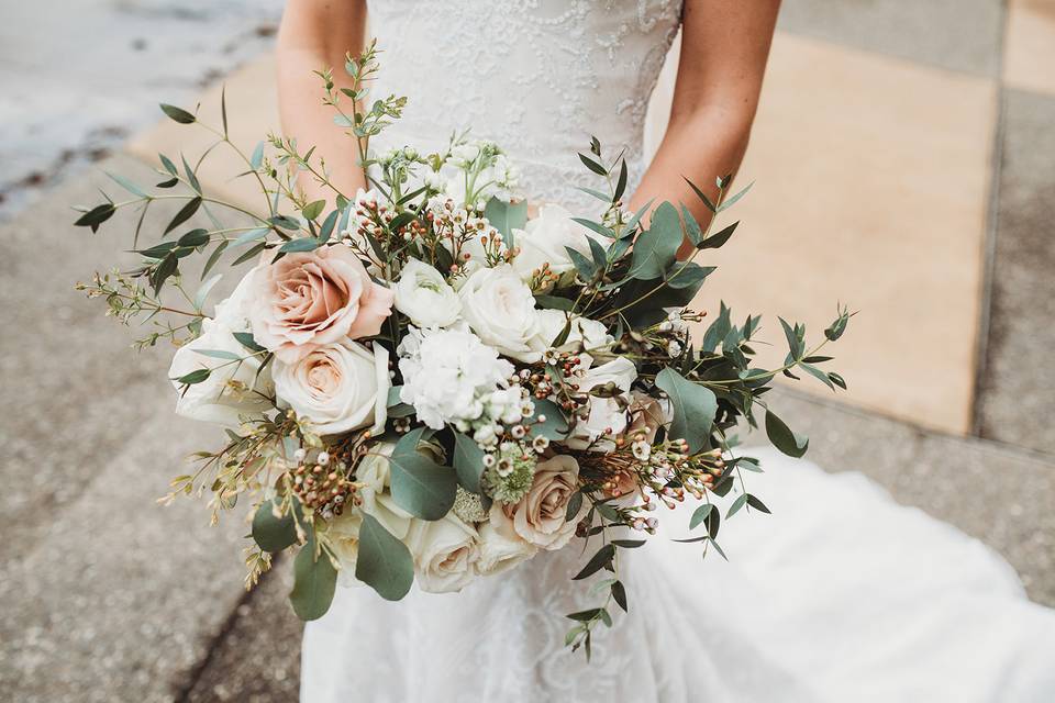 Neutral Winter Bouquet