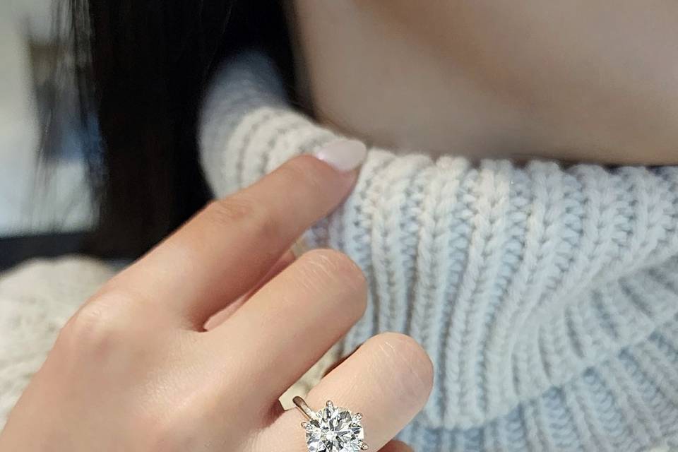 Round cut diamond