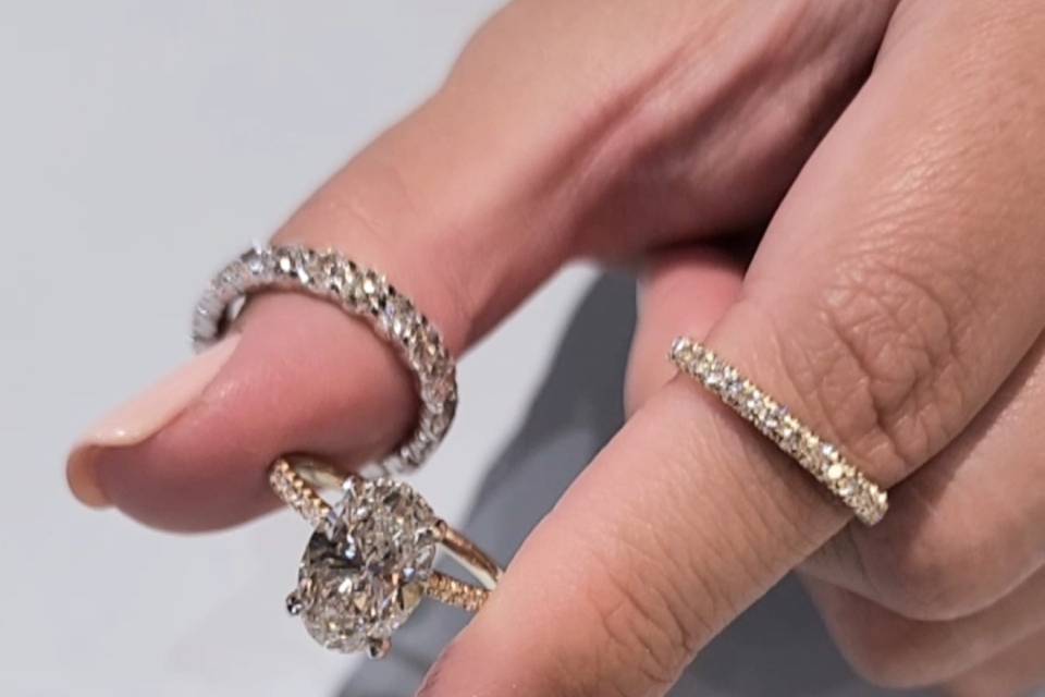 Oval cut diamond