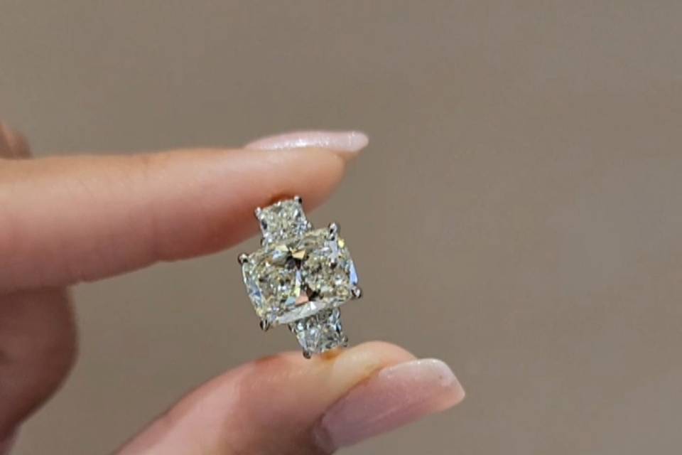 Cushion cut diamond