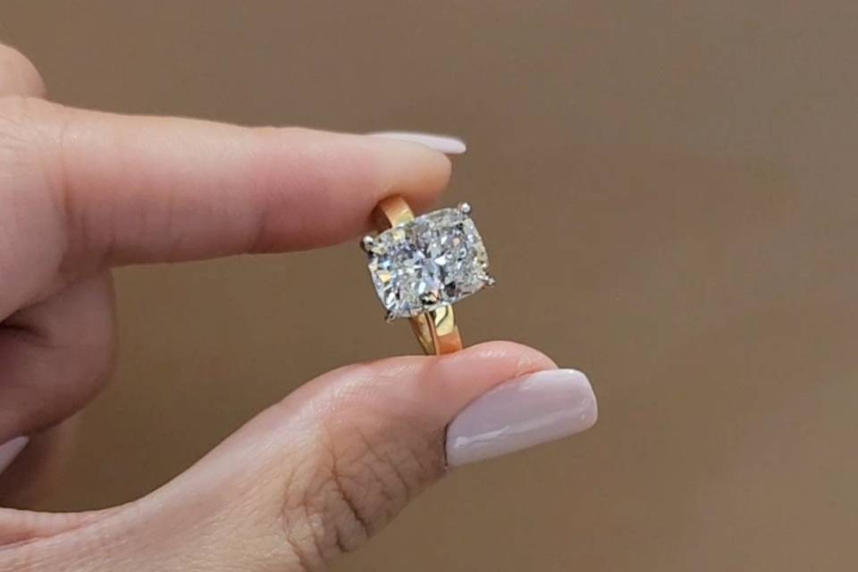 Cushion cut diamond