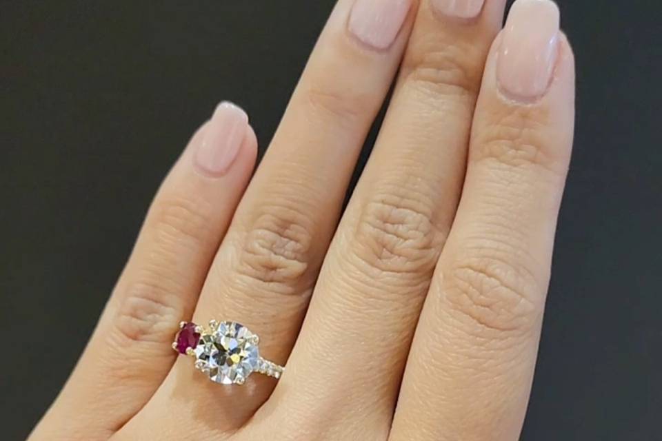 Round cut diamond