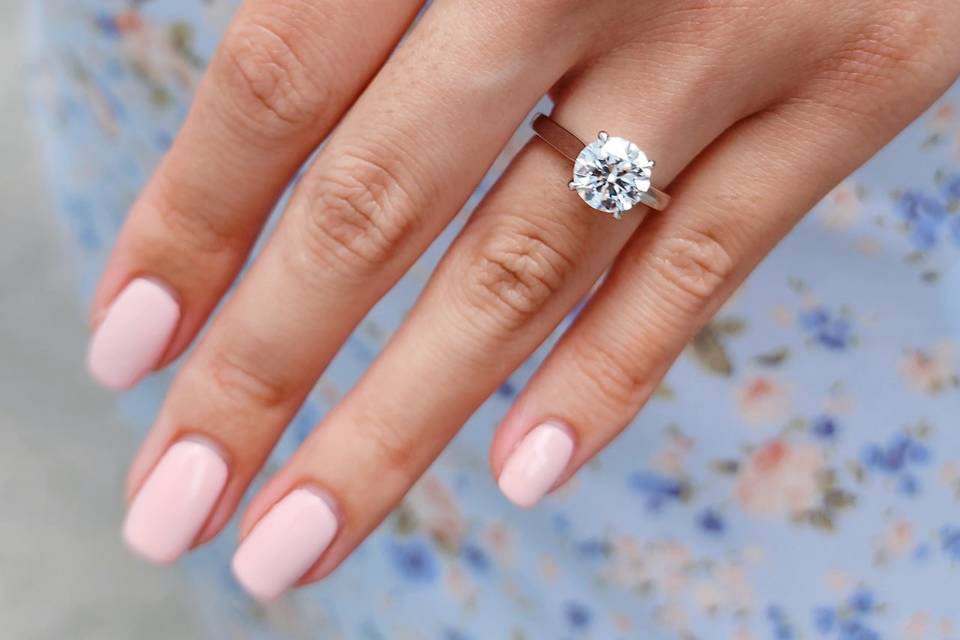 Round cut diamond