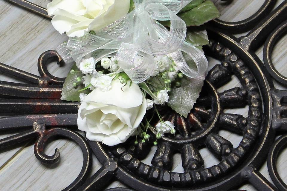 3 sweetheart rose corsage