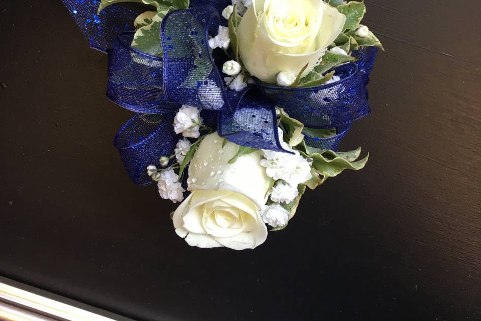 3 sweetheart rose corsage