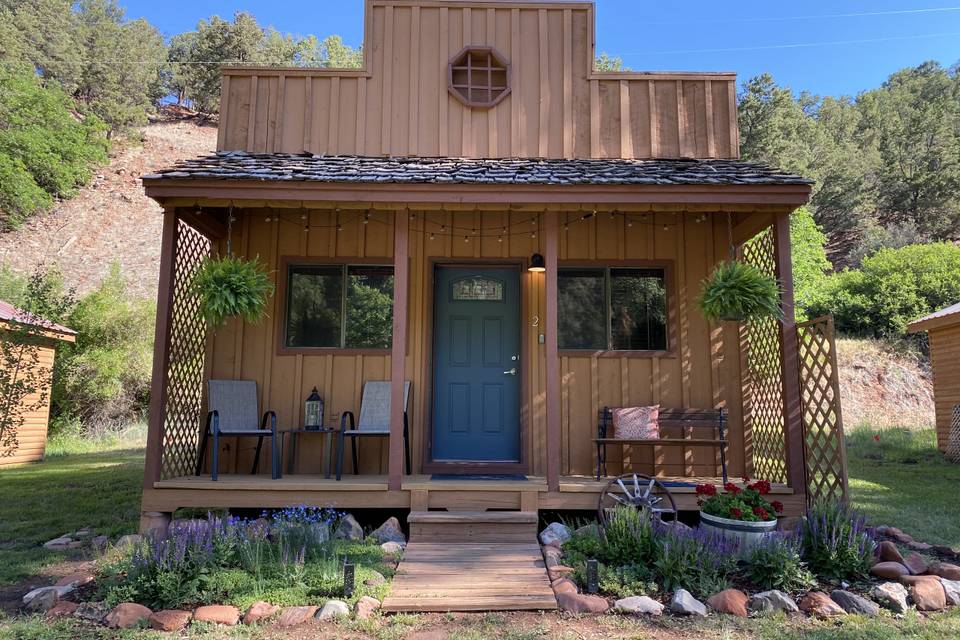 Dodge City Cabins included