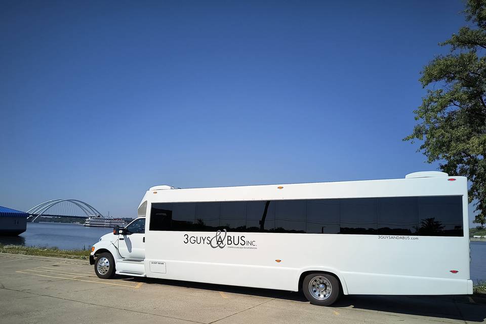 34 Passenger Executive Coach
