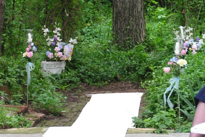 Lush green RUSTIC Backdrop at the Carleton House B&B.