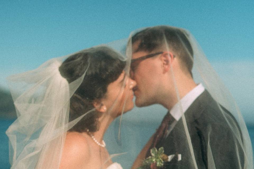 Veil Kiss