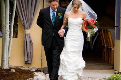 Lindsay & Dad walk down aisle with a boarder of rose petals from Flyboy Naturals Rose Petals