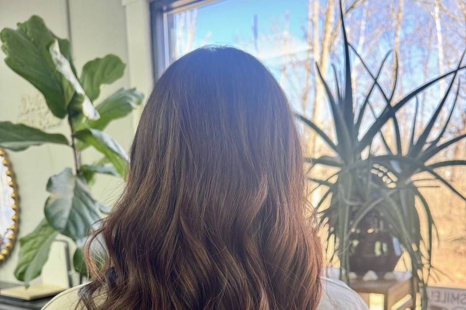 Fresh hair color for bride