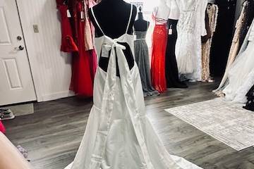 Gorgeous tie back
