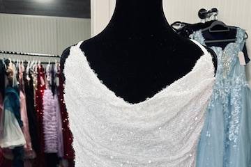 Scoop neck backless mini