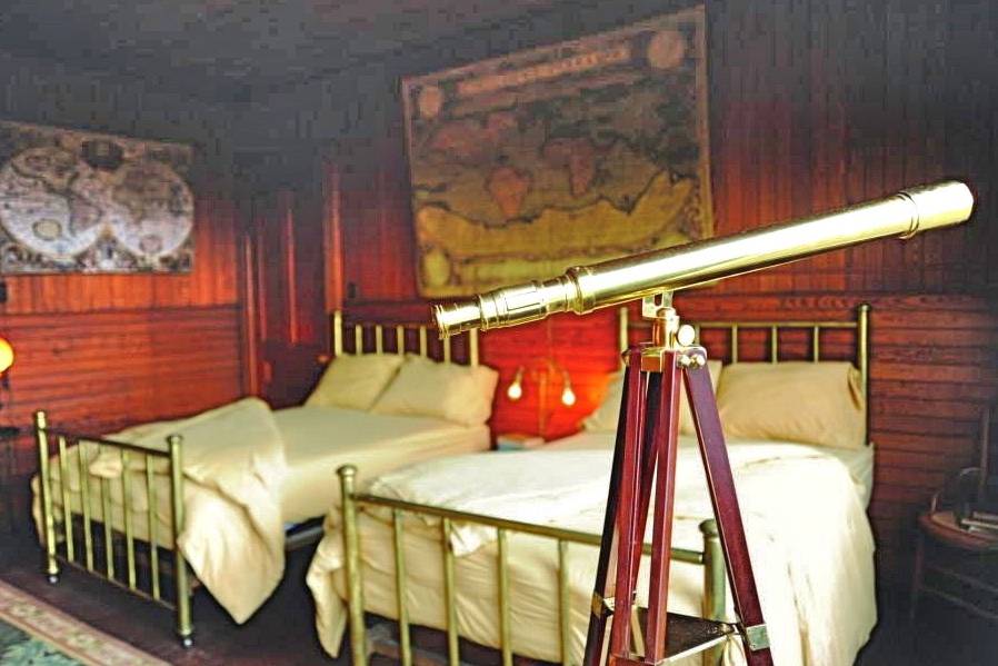 Jules Verne Room