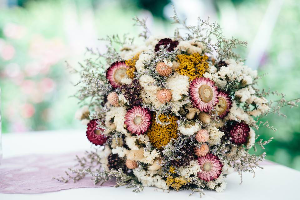 Dried flower bouquet