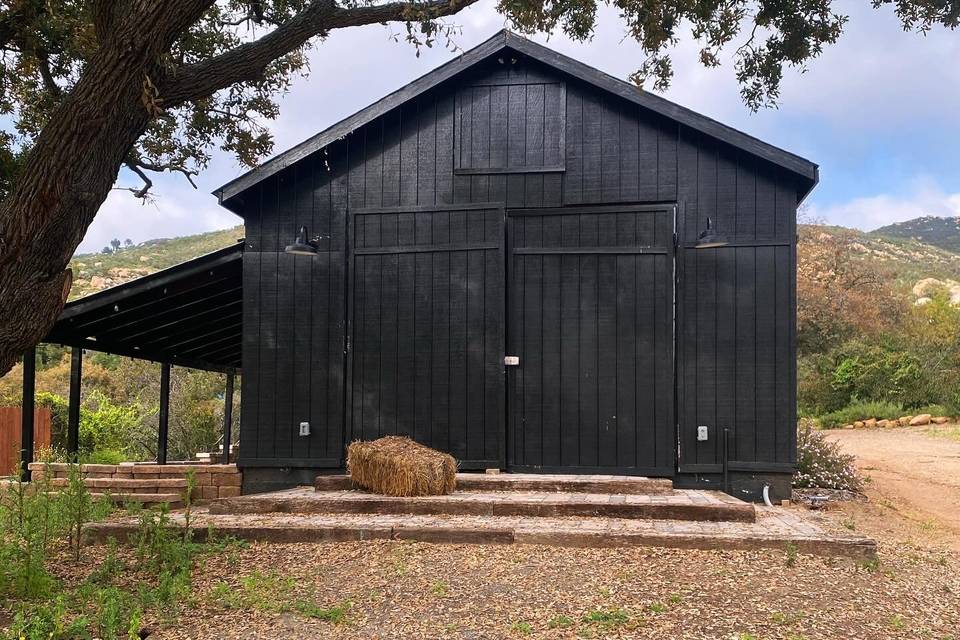 Barn for reception and ceremon