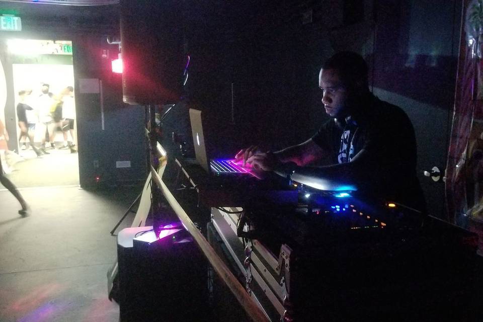 DJ